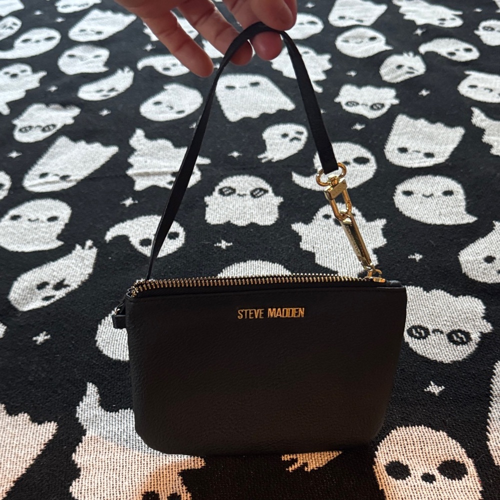 Steve Madden Black and Gold Wristlet